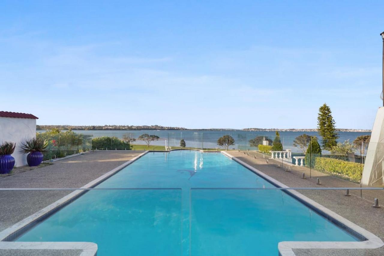 Magnificent Beachfront Mansion - Pool - Fireplace Auckland Zewnętrze zdjęcie