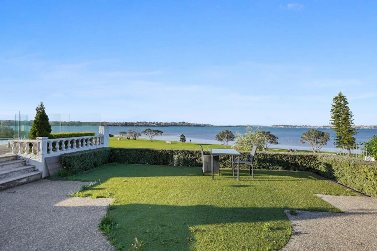 Magnificent Beachfront Mansion - Pool - Fireplace Auckland Zewnętrze zdjęcie